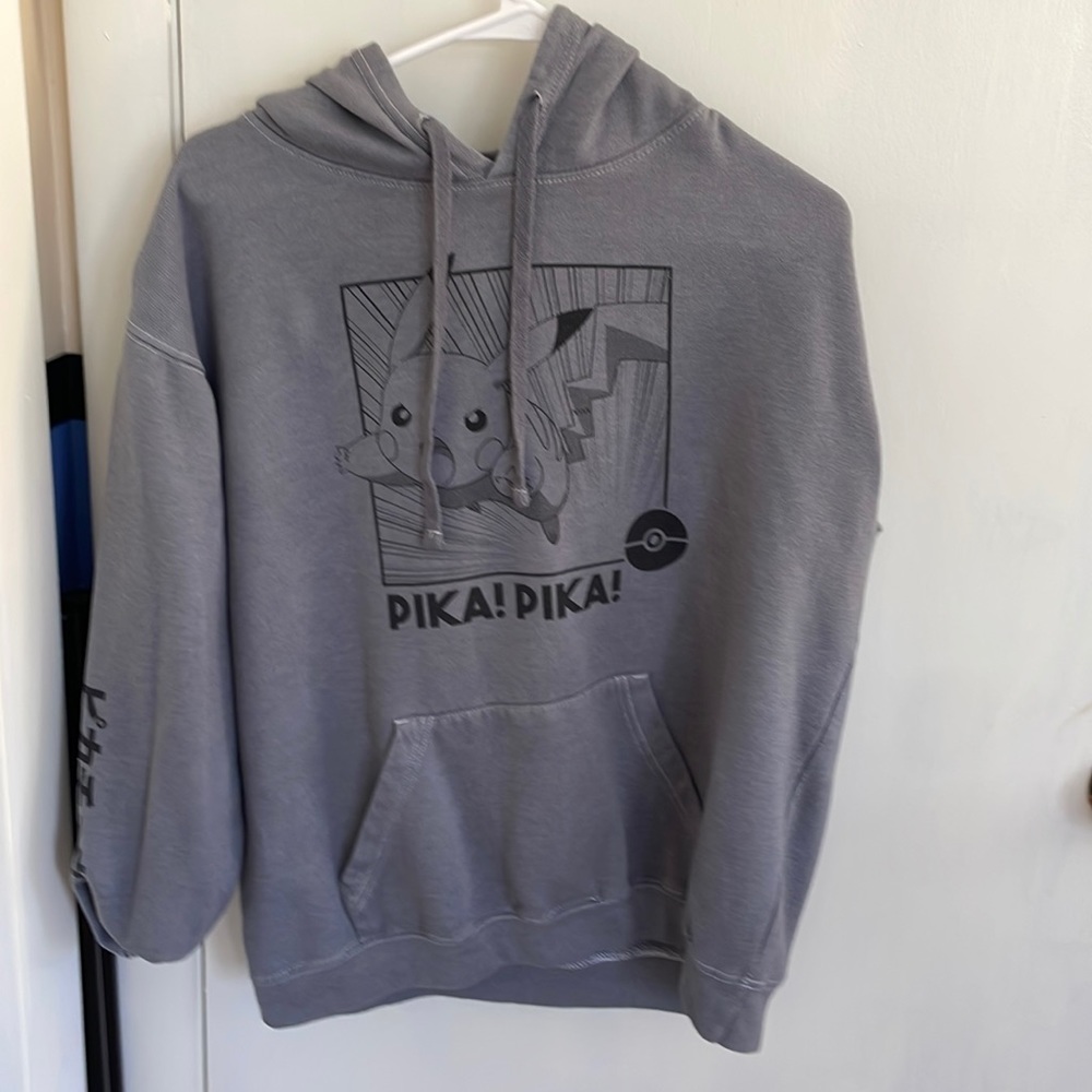 Gray pikachu sweatshirt, great condition, cool arm sleeves